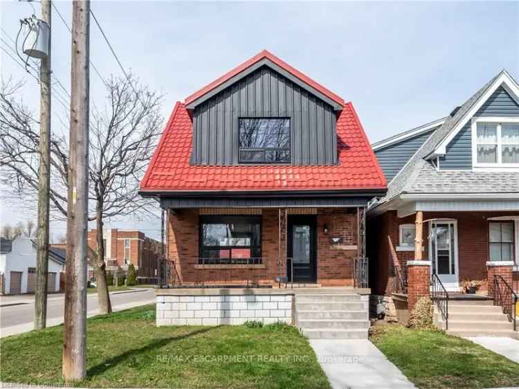 House For Sale in Hamilton, Ontario