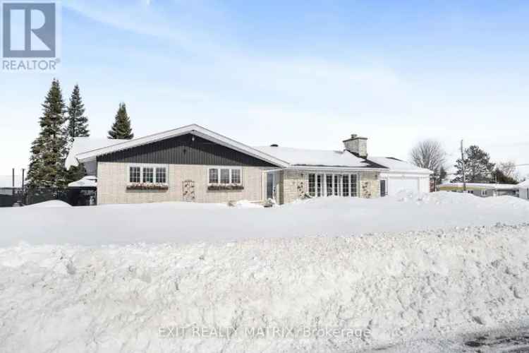 Large Family Home Hawkesbury Near Larocque Park