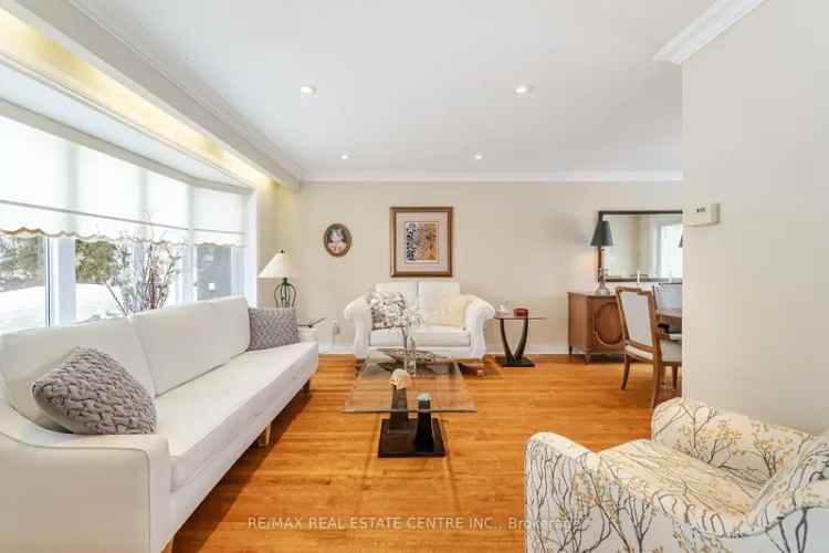 3-Bedroom Family Home in Peel Village