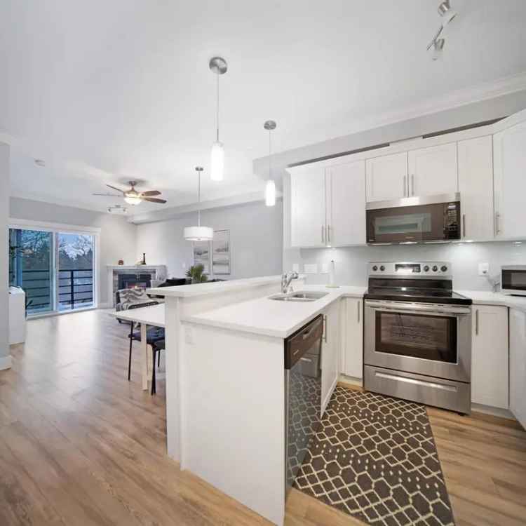 Renovated 1-Bedroom Apartment near Transit and Amenities