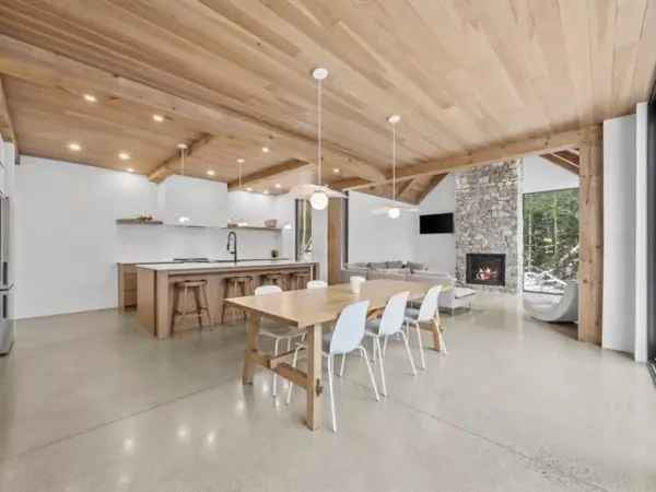 Scandinavian Chalet for Sale Near Lake Memphrémagog