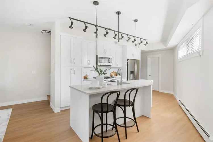 Top Floor 2-Bed, 2-Bath Condo for Sale in Kensington Gate