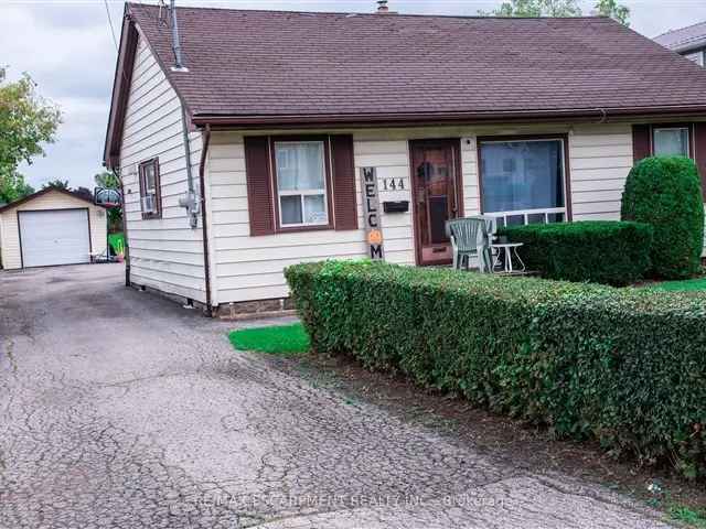 House For Sale in Hamilton, Ontario