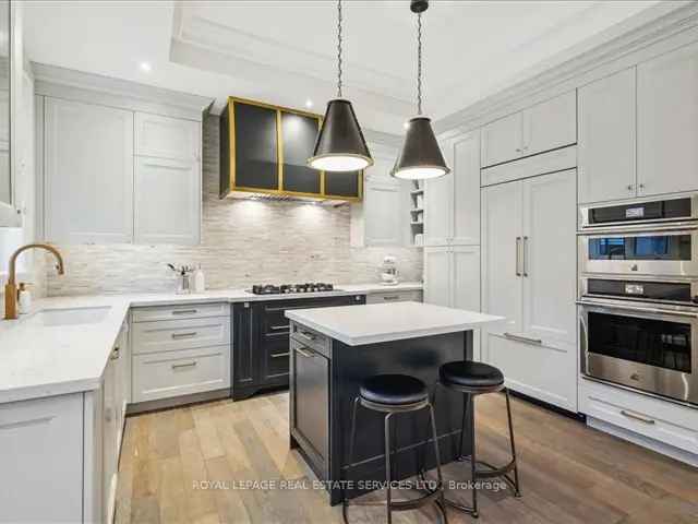 House For Sale in Oakville, Ontario