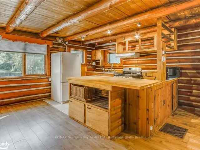 Balm Beach Log Home - 5 Bedrooms, Walk-out Basement, Close to Beach