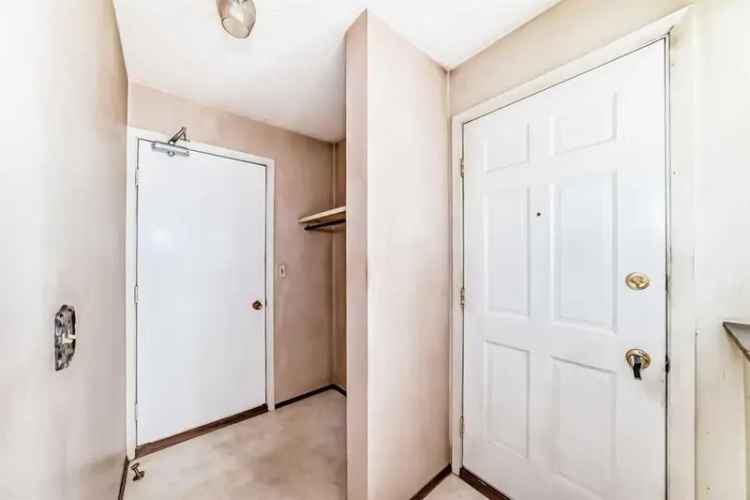 3 Bed 2 Bath Townhome Near Deerfoot City - Investor Opportunity
