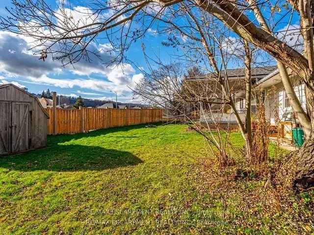 Exceptional Bungalow on Half Acre with Escarpment Views