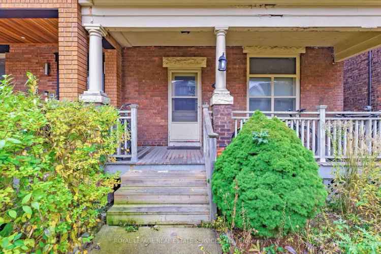 House For Sale in Toronto, Ontario