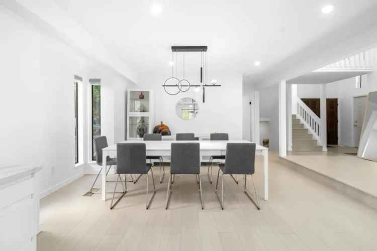 Lynn Valley Family Home 5 Beds 3157 sq ft Pool R2990407