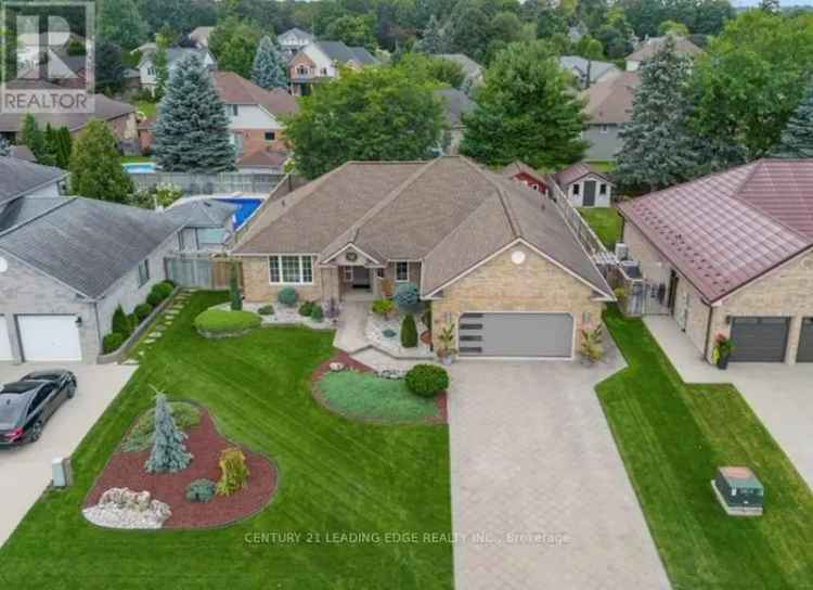 House For Sale in 57, Parkview Drive, Thames Centre, Ontario