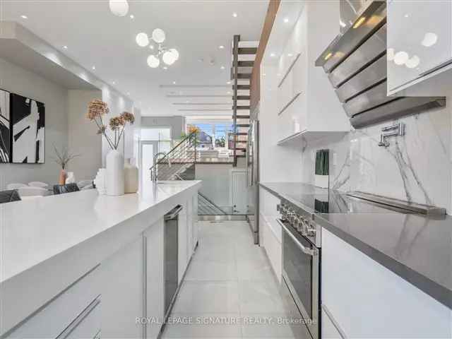 House For Sale in Toronto, Ontario