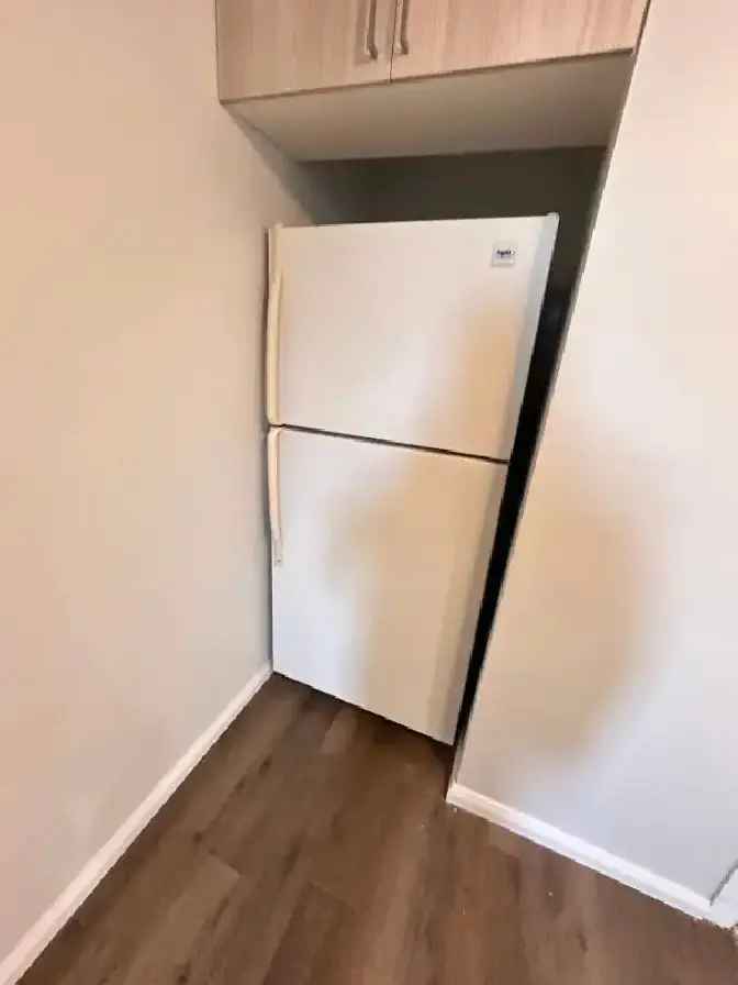 Rent 3 ½ Apartment in Dorval with Hot Water Fridge and Stove Included