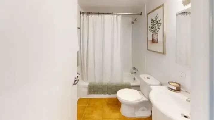 Private Room with Ensuite Bathroom in Vibrant Centretown Ottawa