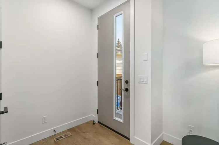 Modern 3-Bedroom Townhouse in Marda Loop