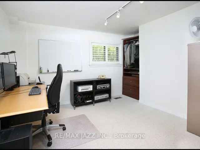 Bright Bungalow Mineola East 2 Kitchens In Law Suite Large Garage