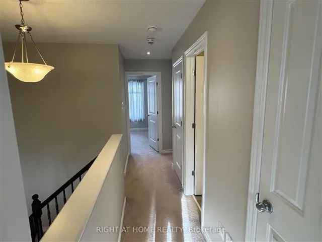 Kanata Arcadia Townhome 3 Beds Finished Basement