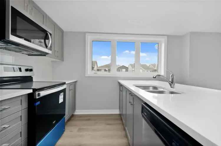 Rent townhouse in Kanata Ottawa with stainless steel appliances and balcony