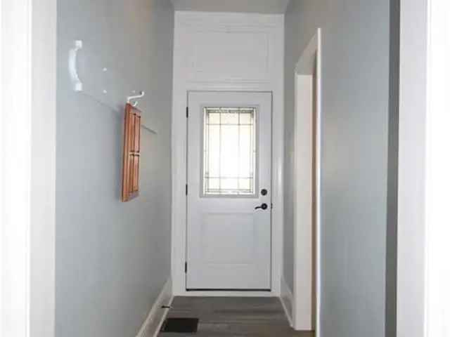 Townhouse For Sale in Hamilton, Ontario