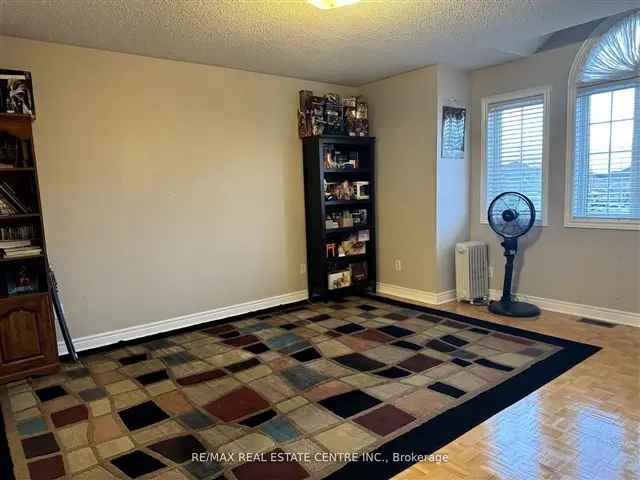 Spacious 3-Bedroom Brampton Home Near Amenities