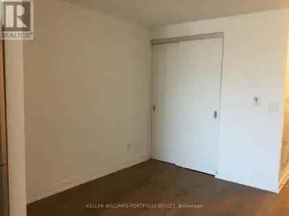 91m² Studio in Toronto Upper Beaches Freshly Painted