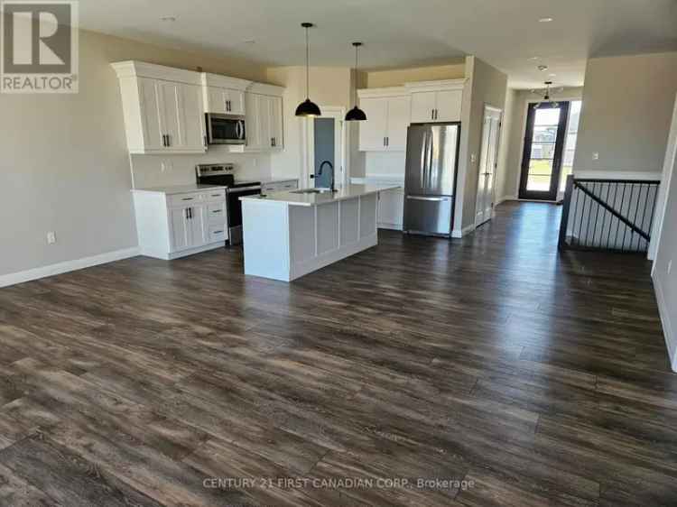 3-Bedroom Townhouse in Plympton Wyoming Near Beach and Amenities