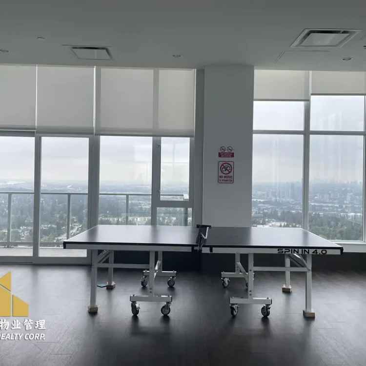 Surrey Central Apartment Near Skytrain and Amenities