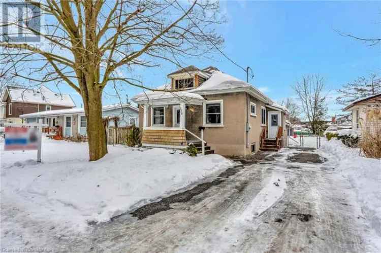 Charming Bungalow with Huge Private Yard in Preston