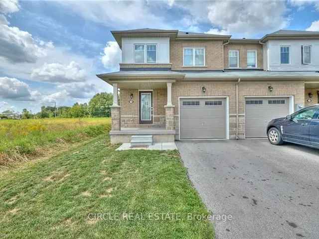 Stunning 3-Bedroom Townhouse in Niagara Falls