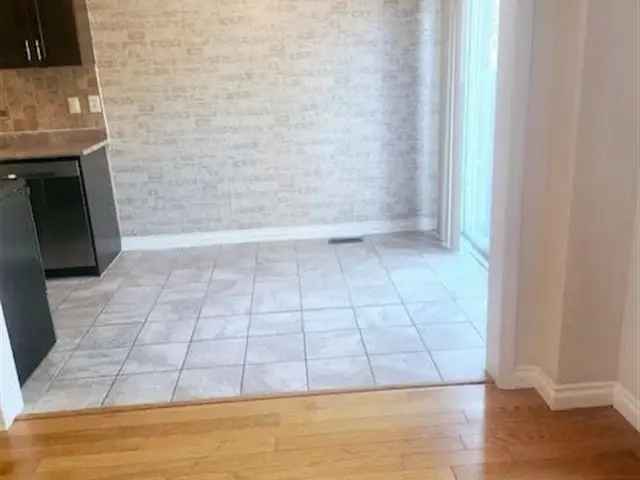 Cozy 3 Bedroom Townhouse For Lease In Alcona