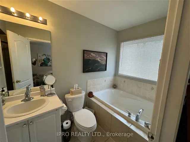 Townhouse For Sale in Oakville, Ontario