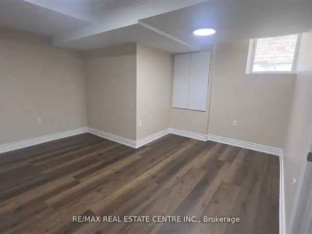 Bright 2-Bedroom Basement Apartment near 401 407