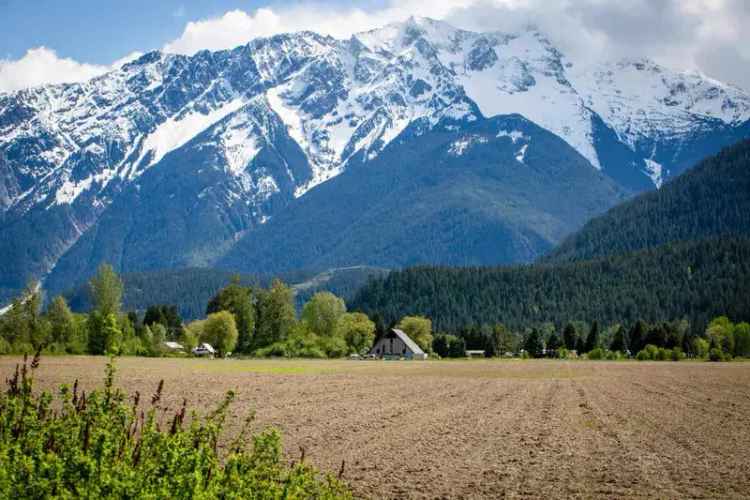 Pemberton Meadows 75+ Acre Property with Mountain Views