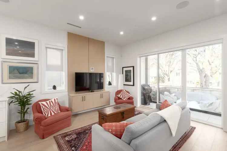 Mount Pleasant 4 Bed Duplex with Mountain Views