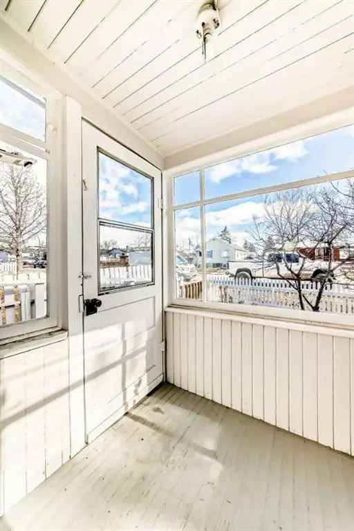 House For Sale in Calgary, Alberta