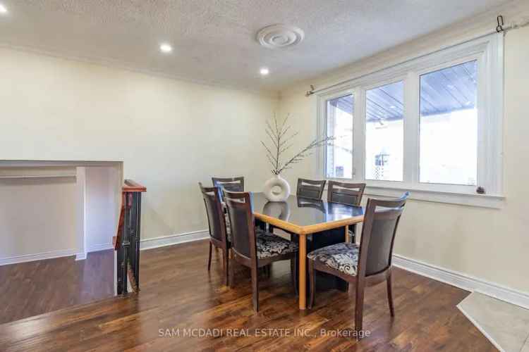 House For Sale in Mississauga, Ontario