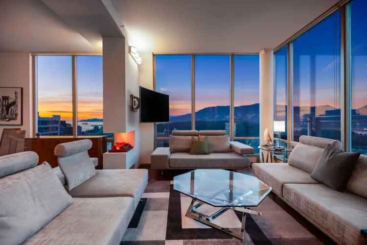 Vancouver Penthouse Condo for Sale - Luxurious 1-Bedroom Retreat in Gold Square