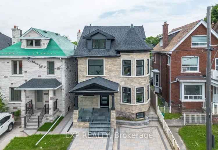 House For Sale in Toronto, Ontario