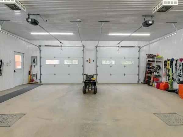4-Bedroom Home with 2-Story Garage near Riviere Verte