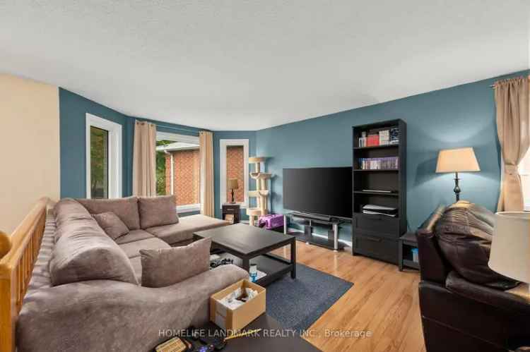 Solid Brick Raised Bungalow in Holly 2+2 Beds 2 Baths Double Garage