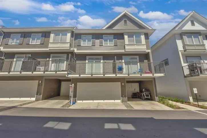 Fleetwood Townhouse for Sale - 4 Bed 4 Bath Guest Suite