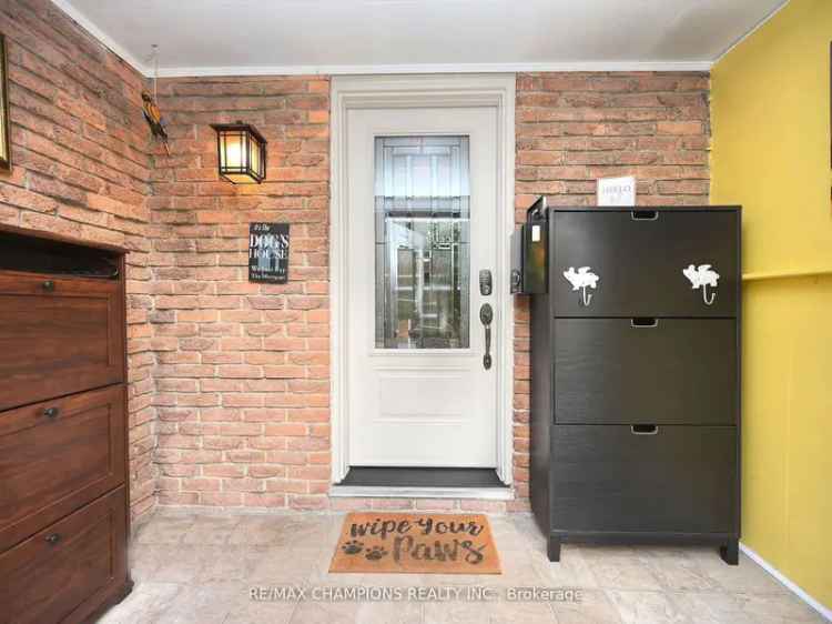 House For Sale in Mississauga, Ontario