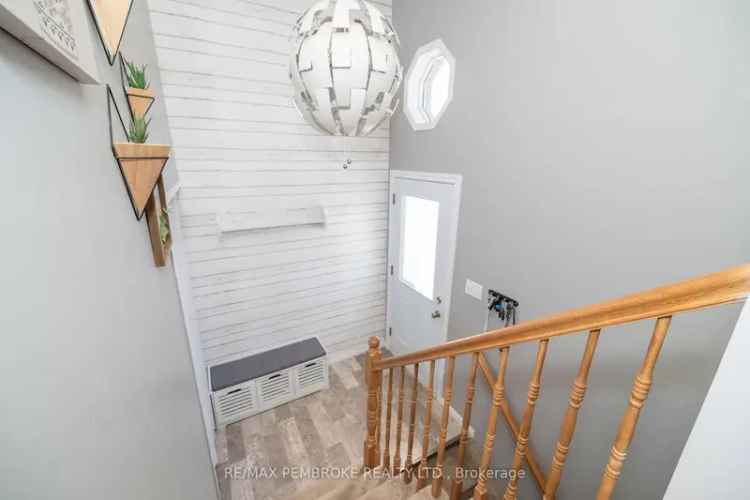 Charming 2 2 Bedroom Home Family Friendly Neighborhood Move In Ready