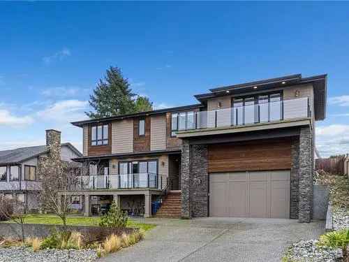 Luxury Semi-Waterfront Home in Nanaimo