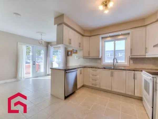 6 Bedroom Family Home in Desirable Neighborhood