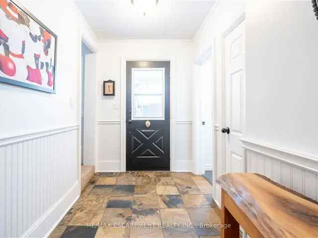 House For Sale in Hamilton, Ontario