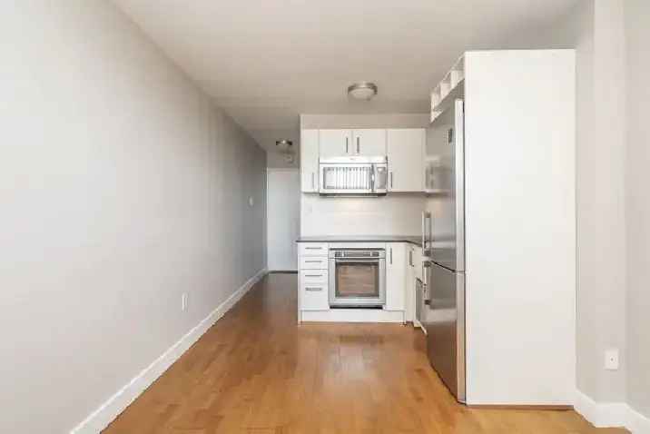 Renovated Bachelor, Dupont and Lansdowne - ID 2558