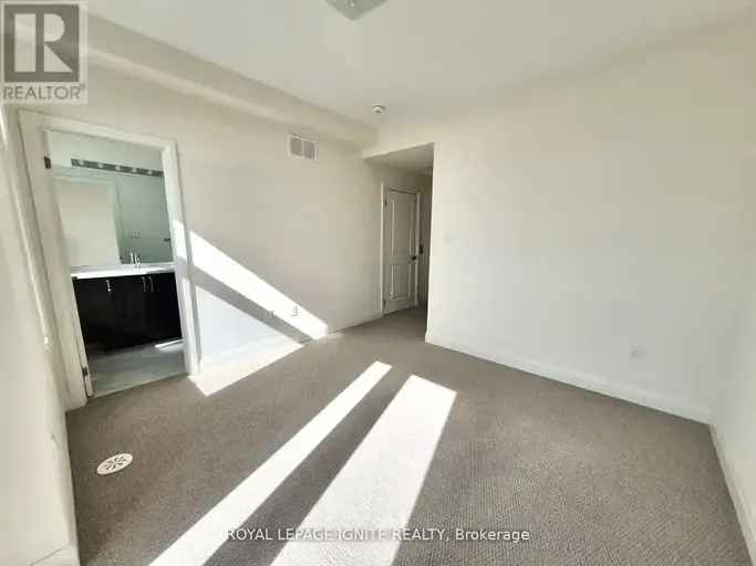 Luxury Townhouse in Lakebreeze with Water Views