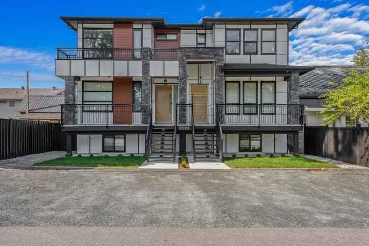 A $1,099,000.00 1/2 Duplex with 5 bedrooms in Mission BC, Mission