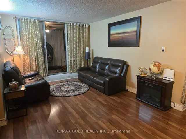 Spacious 3 Bed 2 Bath Unit Near Kipling Station All Utilities Included