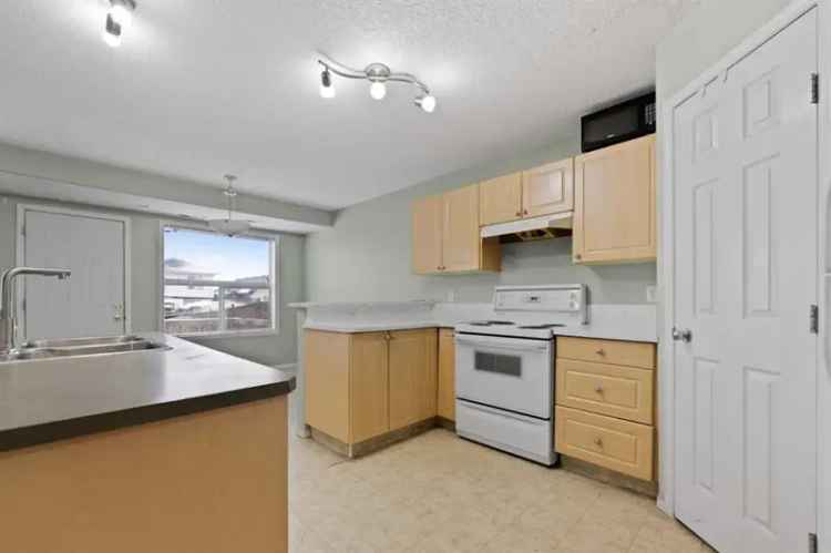 House For Sale in Calgary, Alberta